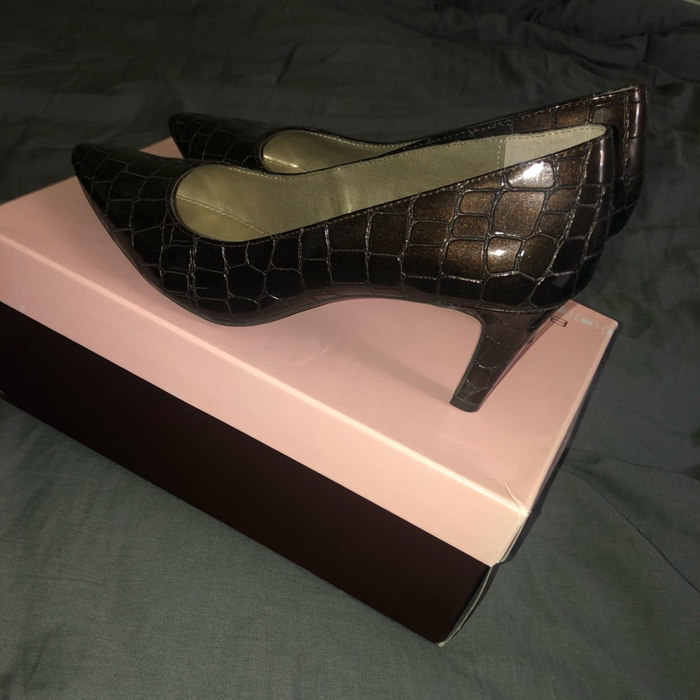 Bandolino detail heels!